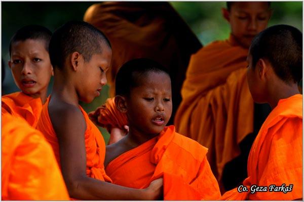 01_monks.jpg - Little Monks - Location: Thailand, Bangkok